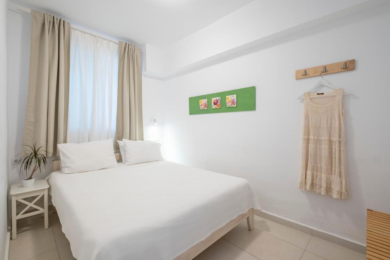 Meli Apartments & Villas Kiveri Luaran gambar