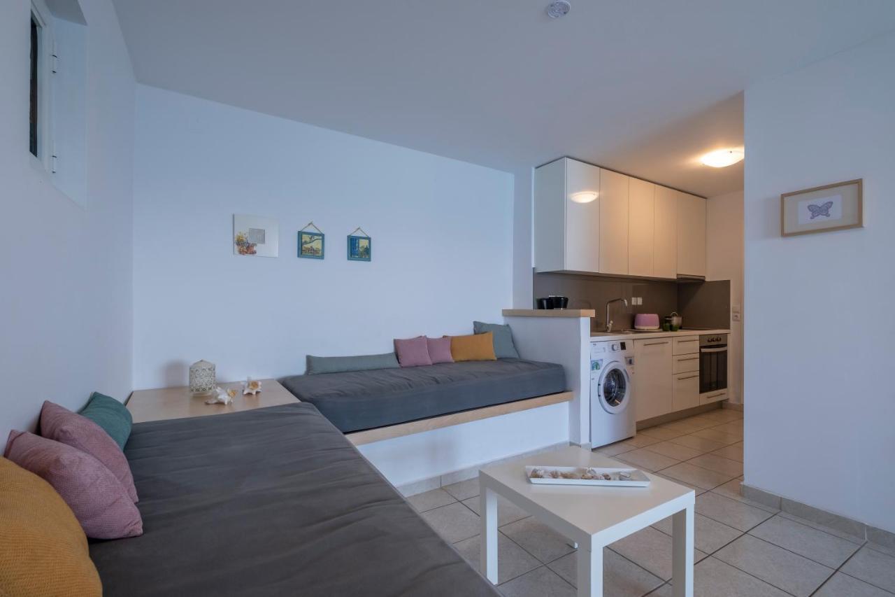 Meli Apartments & Villas Kiveri Luaran gambar
