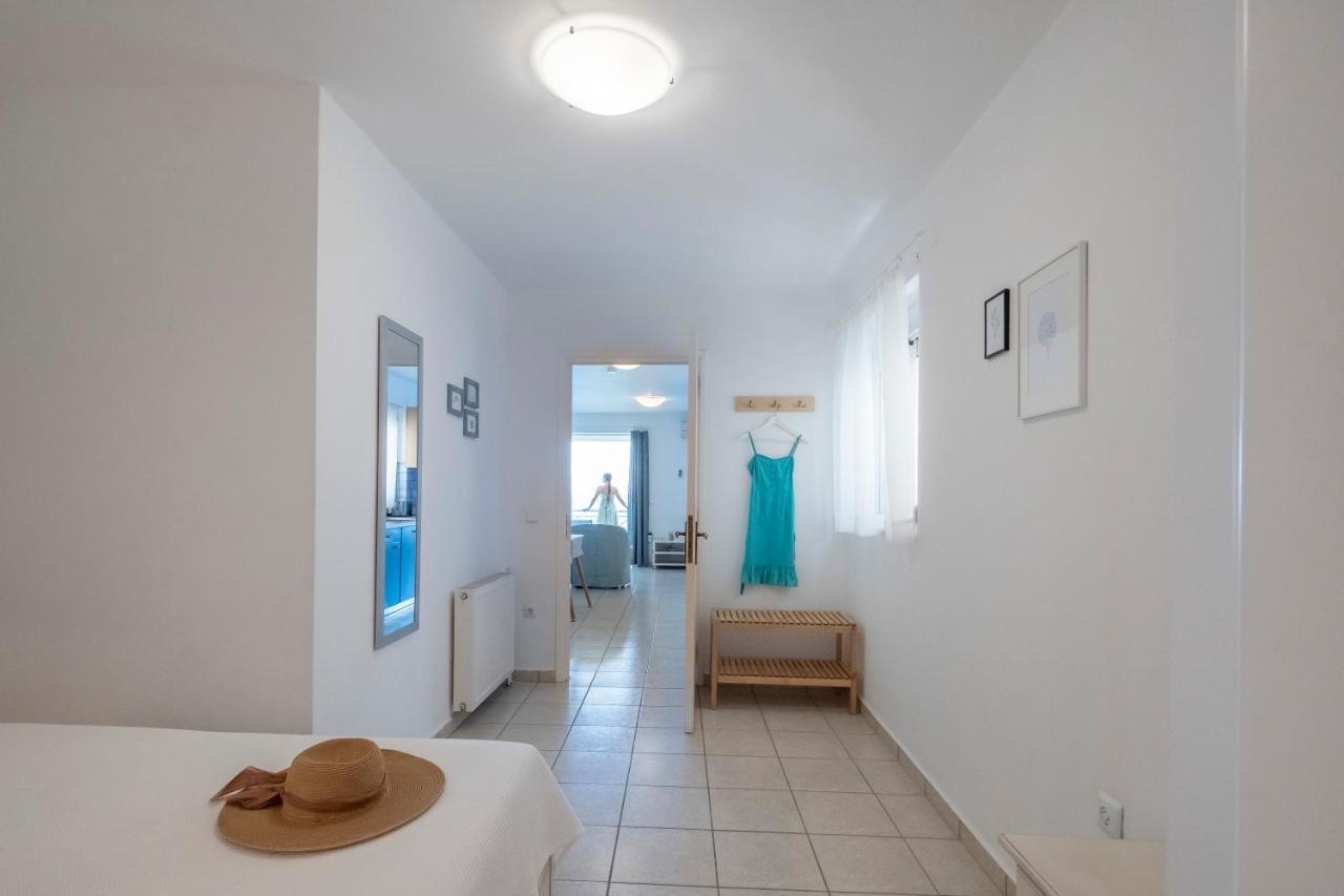 Meli Apartments & Villas Kiveri Luaran gambar