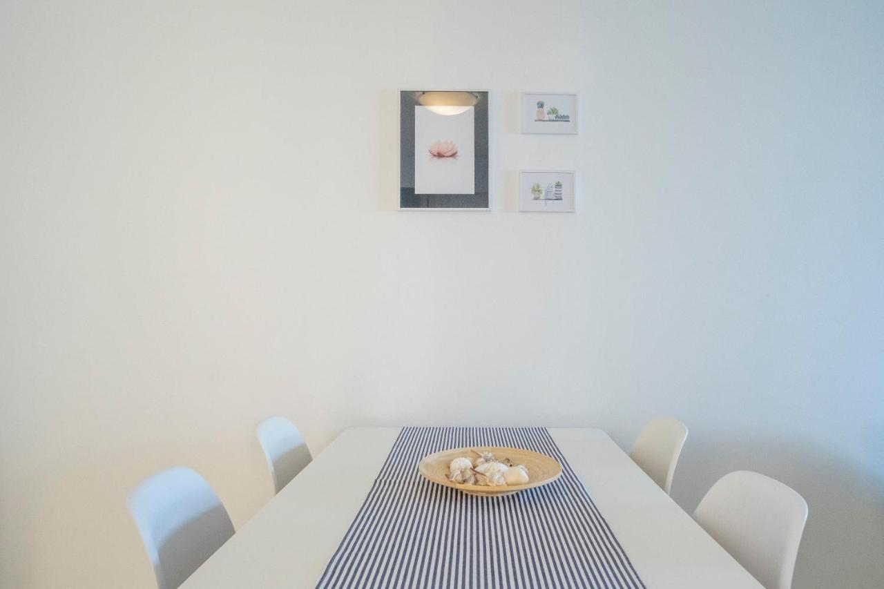 Meli Apartments & Villas Kiveri Luaran gambar