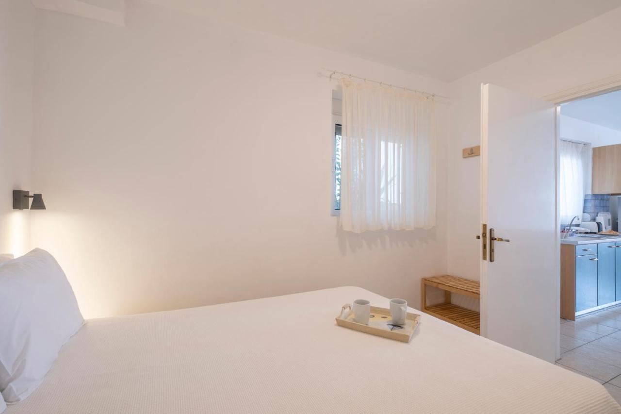 Meli Apartments & Villas Kiveri Luaran gambar