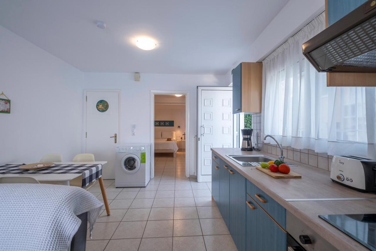 Meli Apartments & Villas Kiveri Luaran gambar