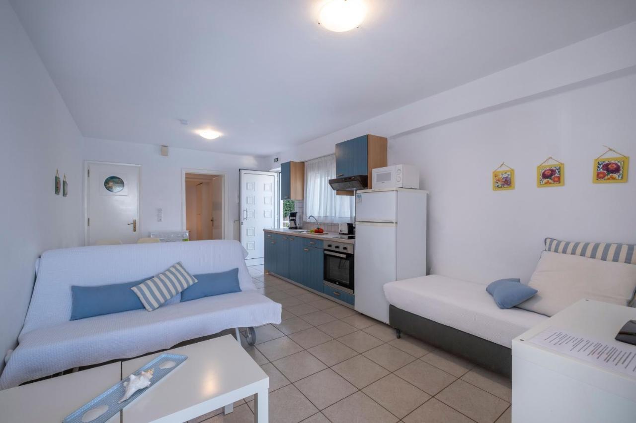 Meli Apartments & Villas Kiveri Luaran gambar