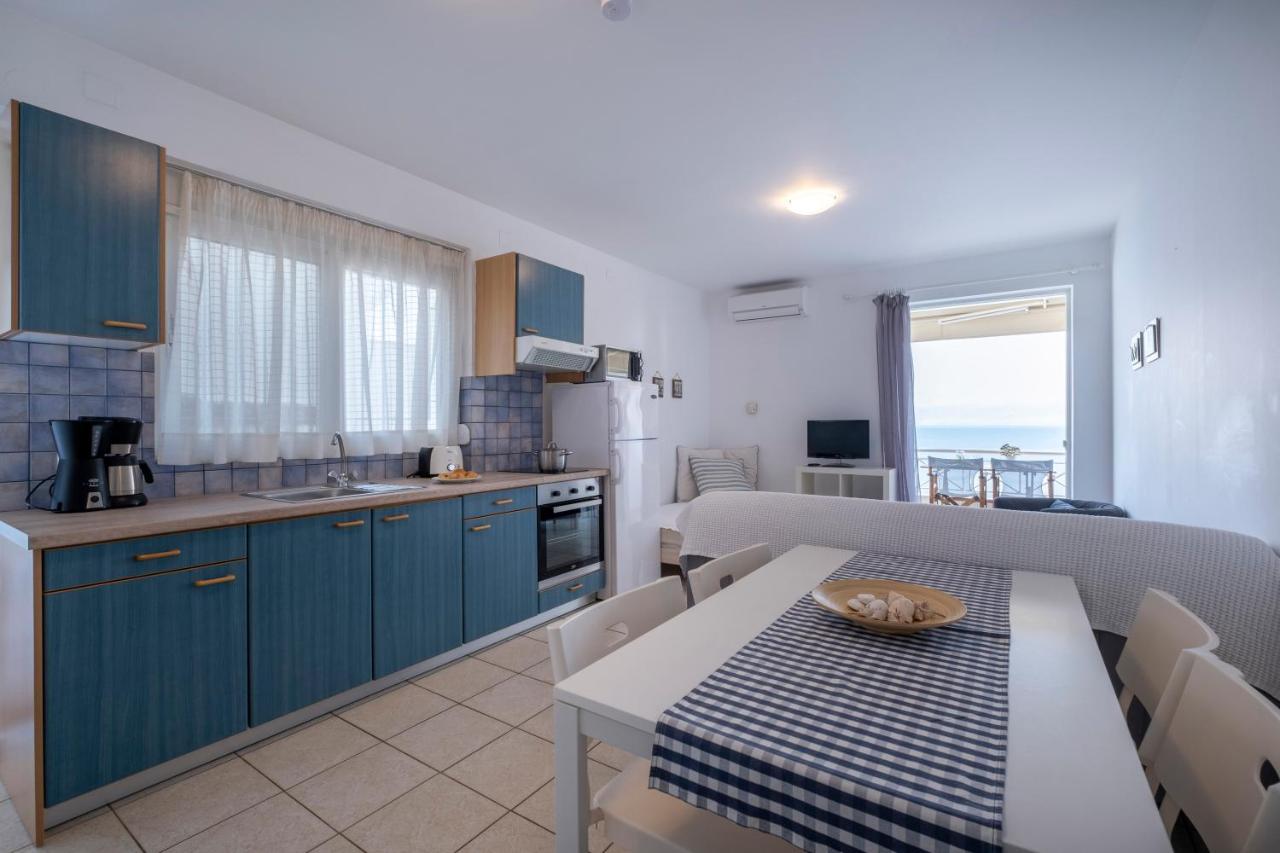 Meli Apartments & Villas Kiveri Luaran gambar