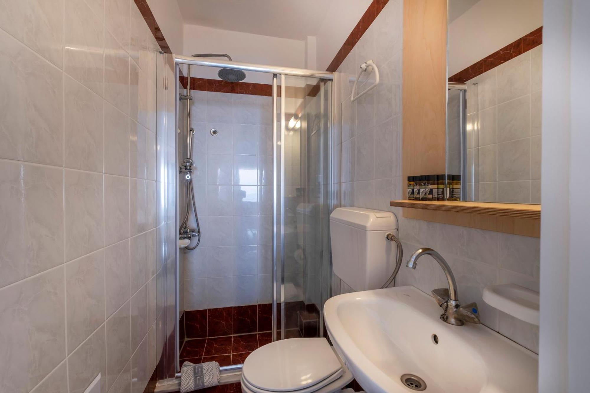 Meli Apartments & Villas Kiveri Luaran gambar