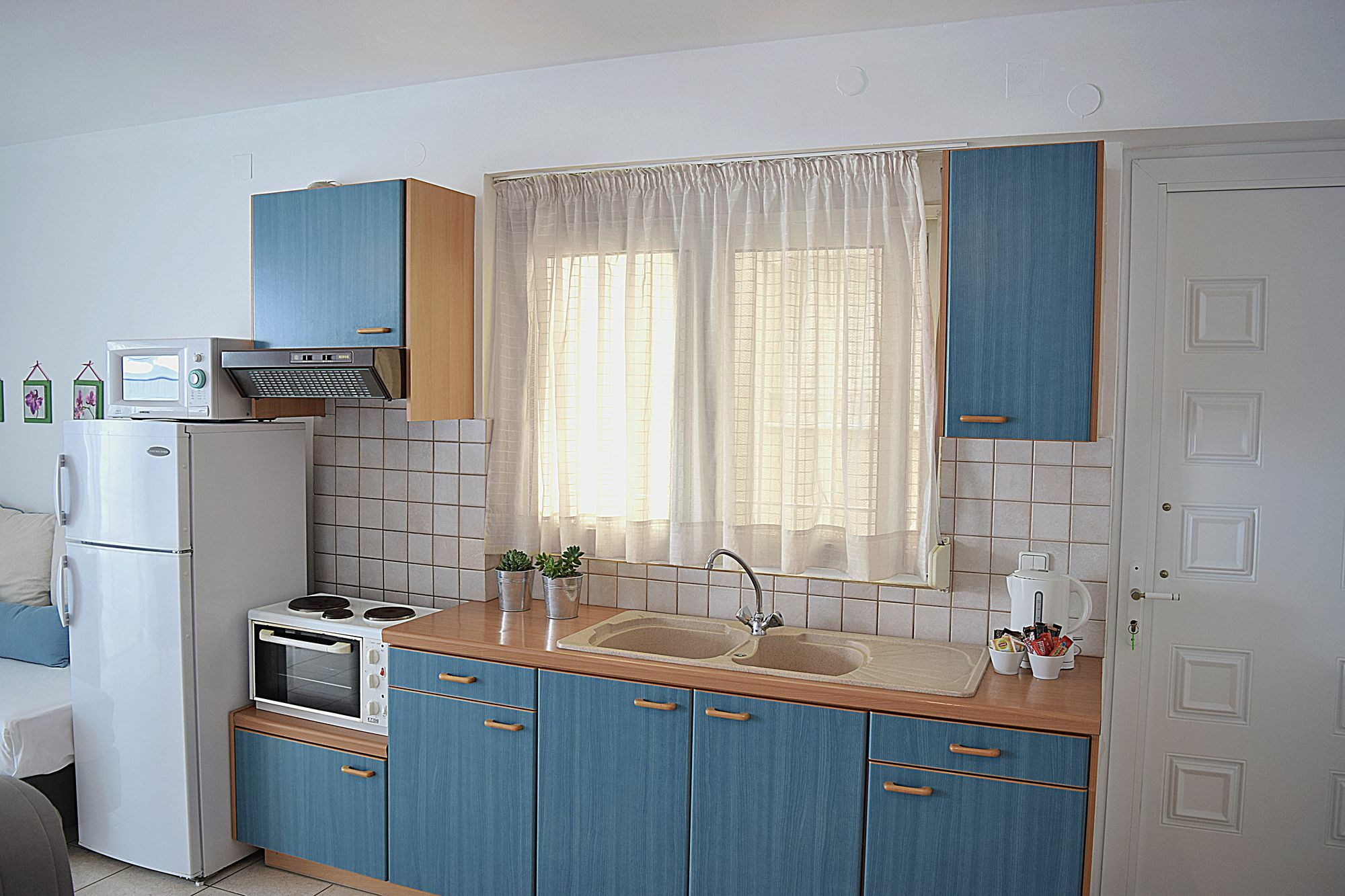 Meli Apartments & Villas Kiveri Luaran gambar